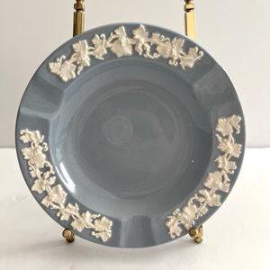 Vintage Wedgwood of Etruria & Barlaston Embossed Queensware Ashtray 1967 EUC.